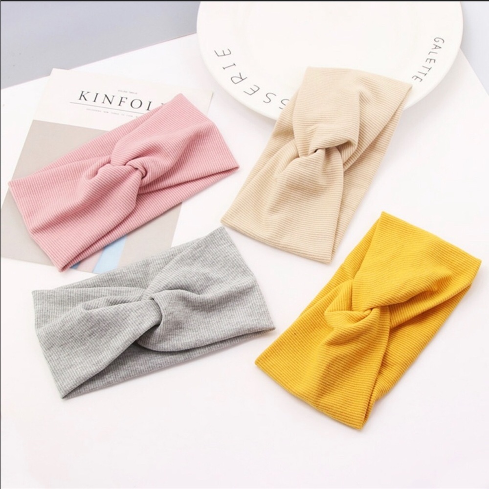 Twist-Front Headband 🎀